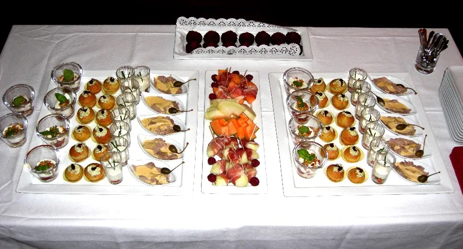Buffet mit Feinkost in der kost.bar