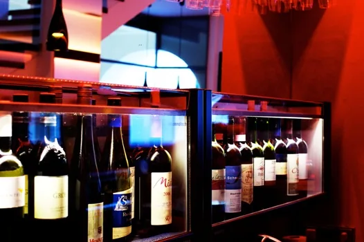 Weinbar der kost.bar am Abend