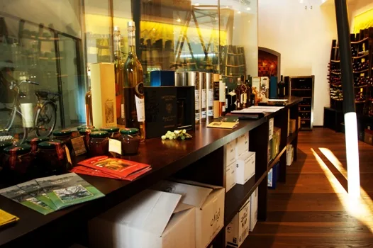 Weinbar der kost.bar mit Barhockern